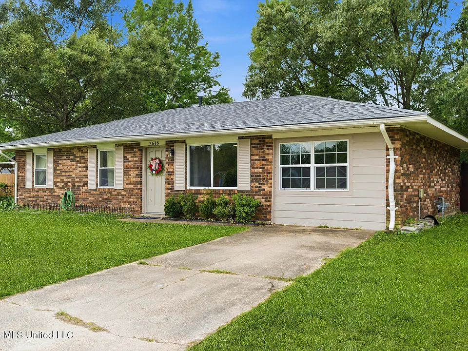 2616 W Angela Cir