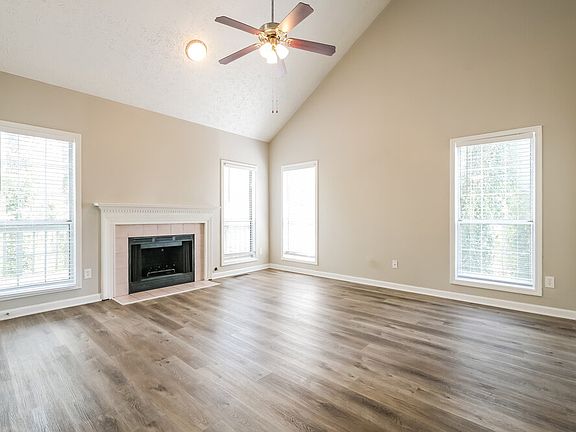 5th image of 25 Karen Camile Dr