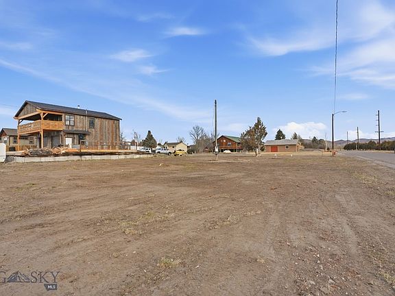 3rd image of 623 E Neal St