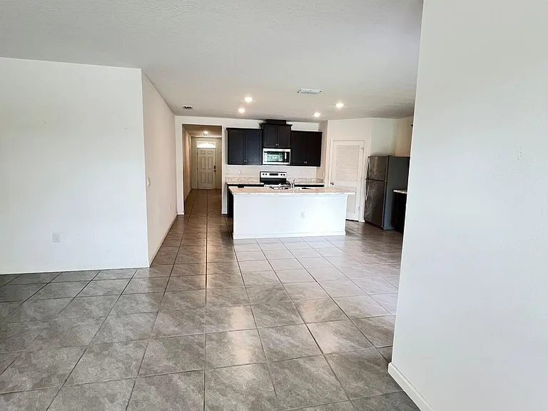 1570 San Filippo Dr SE — Photo 2