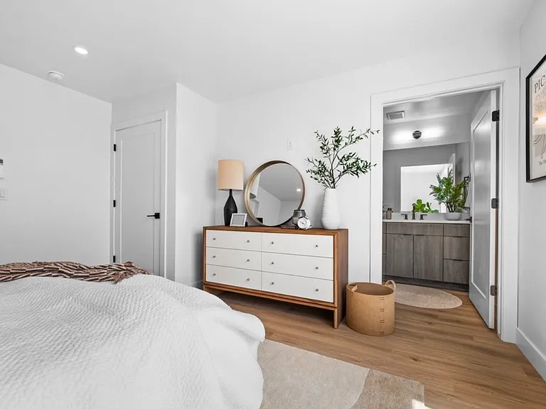 519 E Warnock Ave #B — Photo 8