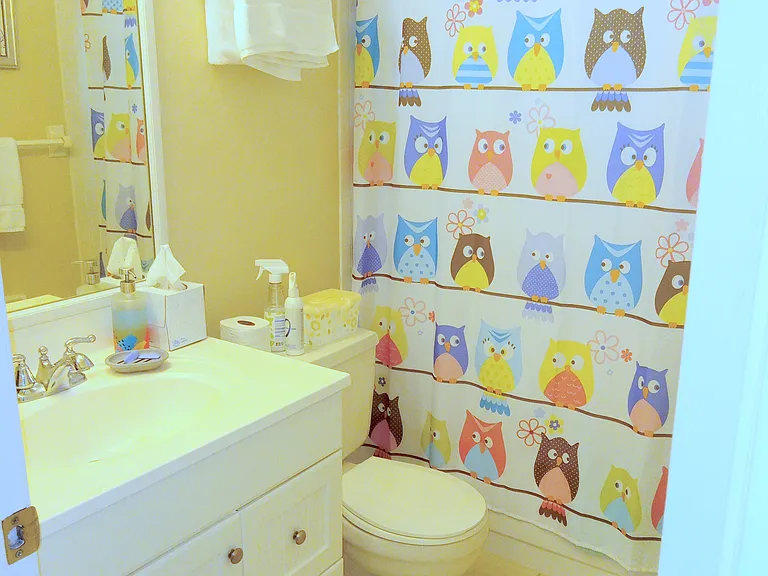 BATHROOM NUM TWO