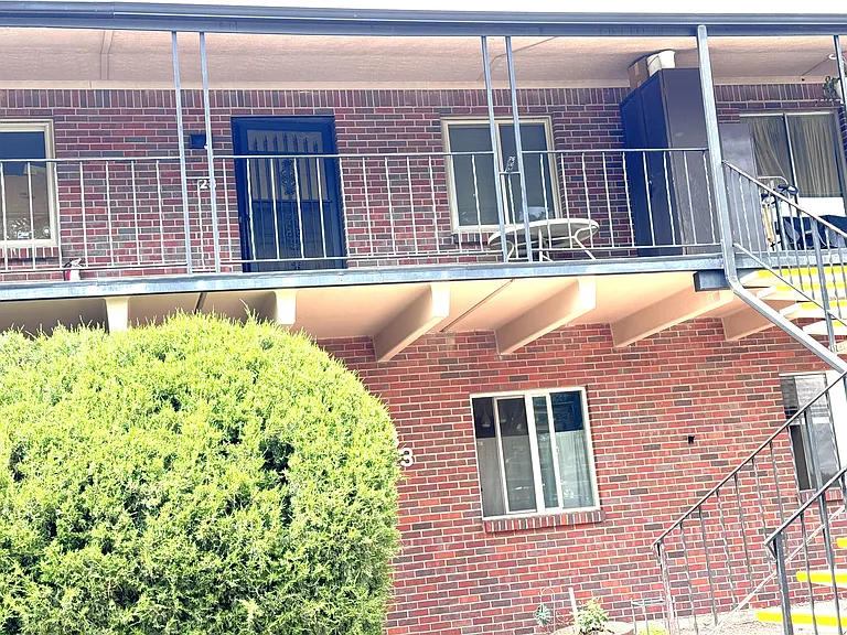 434 Valley Hi Cir #B24 — Photo 3