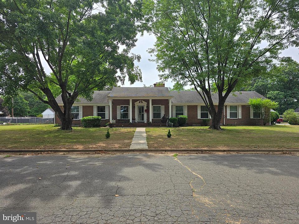 1st image of 104 Charlotte Ave
