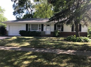 1743 Pleasant Ave, St Charles, IL 60174