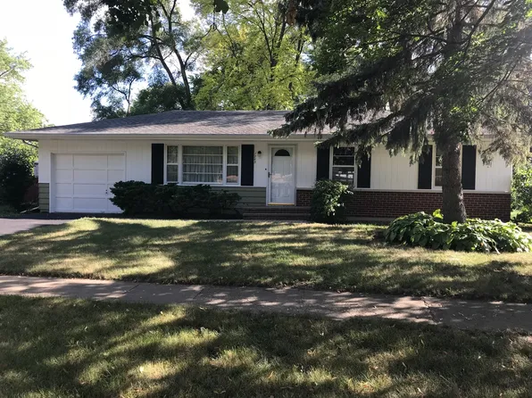 1743 Pleasant Ave, St Charles, IL 60174