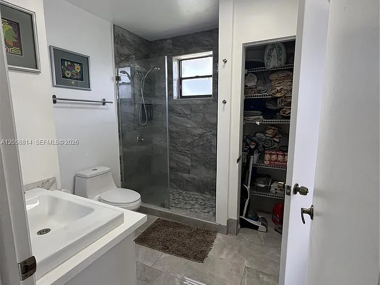 961 E 9th St — Photo 39