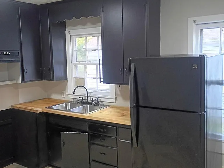 54 Webber St — Photo 2