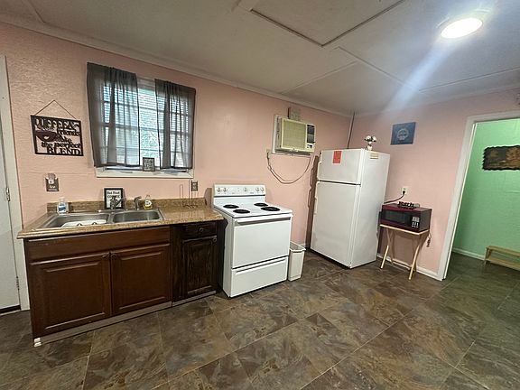 2nd image of 200 Broadmoor Ave