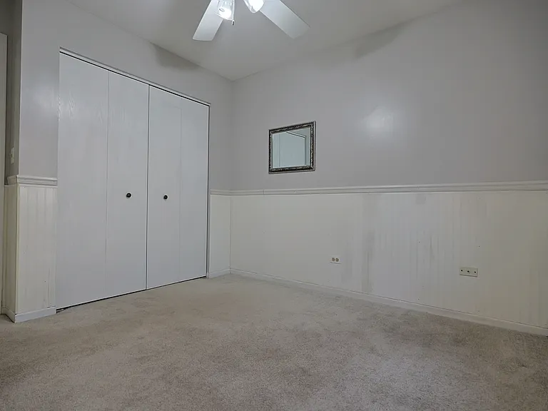 1402 Parkside Dr — Photo 8