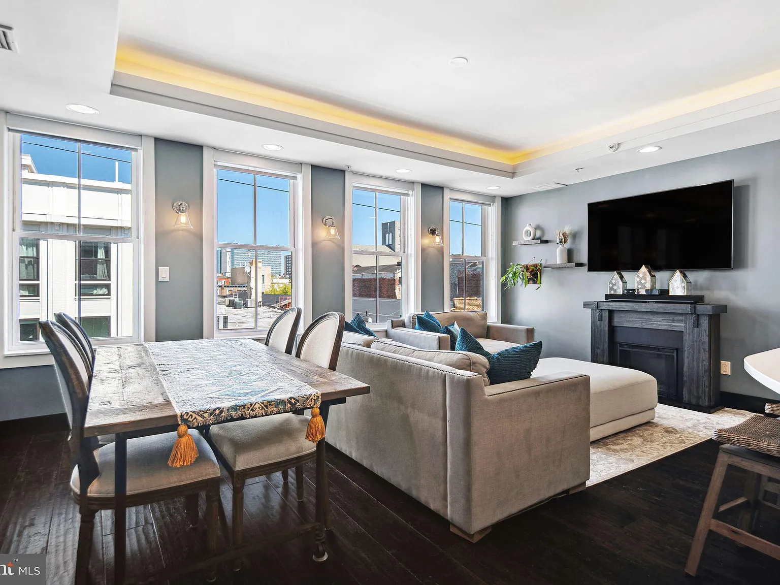 3 bed, 4.0 bath, 1850 sqft, $3,150 — Photo 3