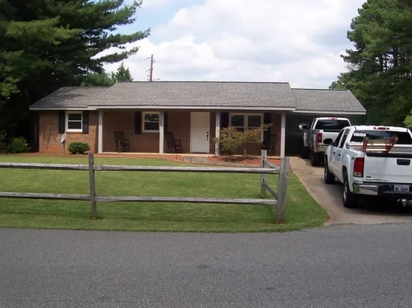 4851 16th Street Dr NE, Hickory, NC 28601