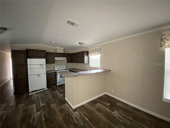 3rd image of 1625 Tangerine St