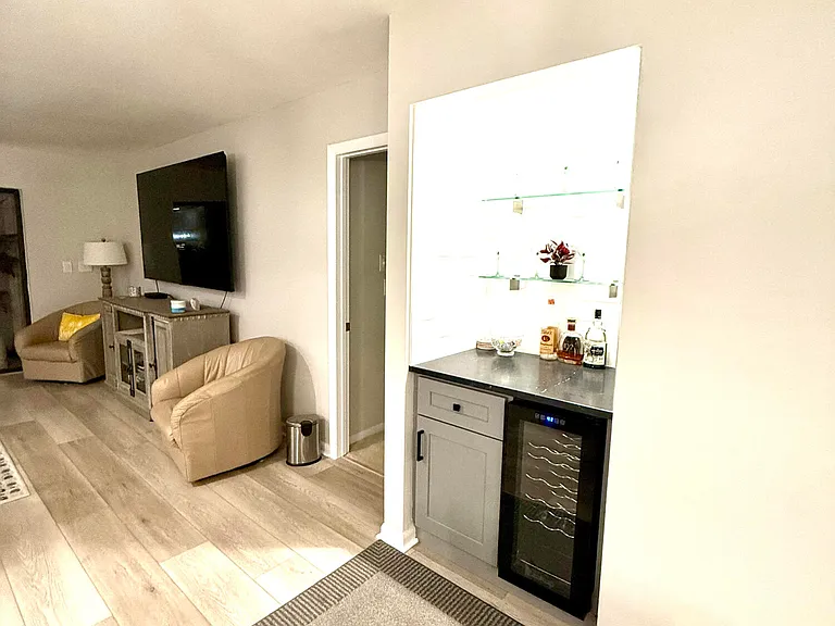 20 Westgate Ln #F — Photo 7