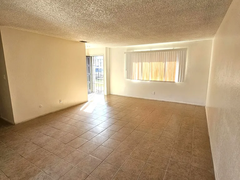 Westbridge Apartments — Photo 6