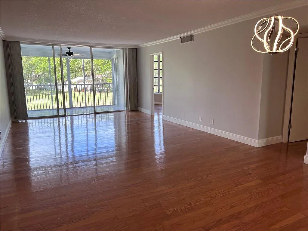2 bed, 2.0 bath, 1100 sqft, $1,950 — Photo 3
