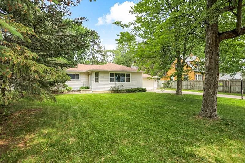 4644 Wake St photo 1