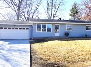 32 Maple Dr, Saint Peters, MO 63376