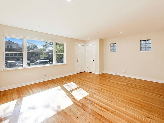 5th image of 1326 N Lawndale Ave