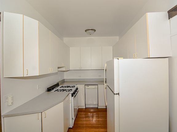 2nd image of 816 W Waveland Ave APT 20