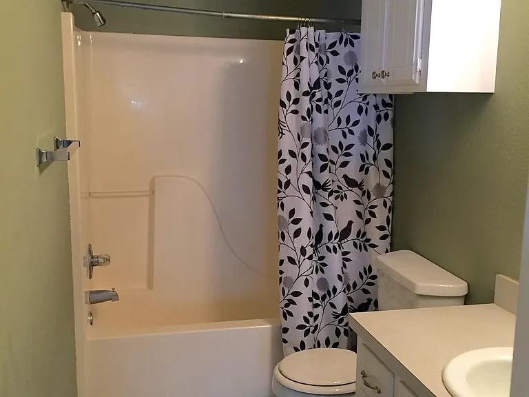 214 W Dewey St — Photo 6