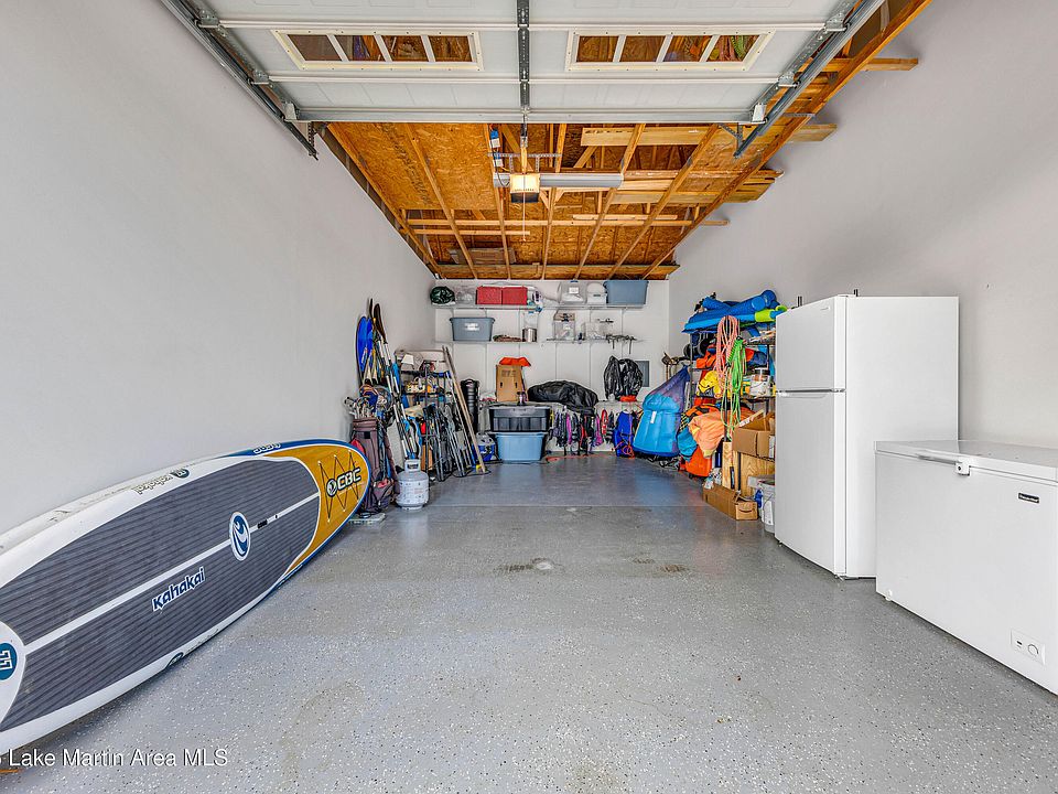 2nd image of Garage 8 Sunset Point Dr