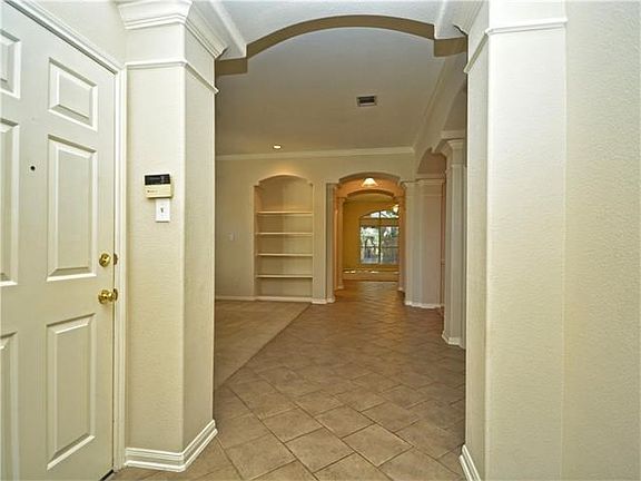 4th image of 1020 Cashew Ln