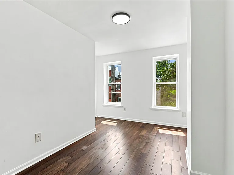 2846 Amber St — Photo 10