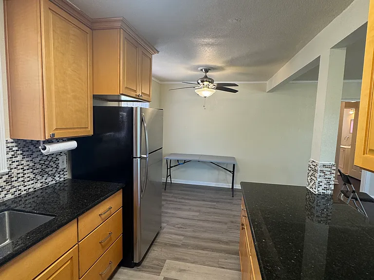 2230 Redwood St — Photo 9