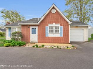 17 Farnworth Close, Freehold, NJ 07728