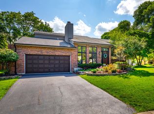 1005 Springhill Dr, Naperville, IL 60563