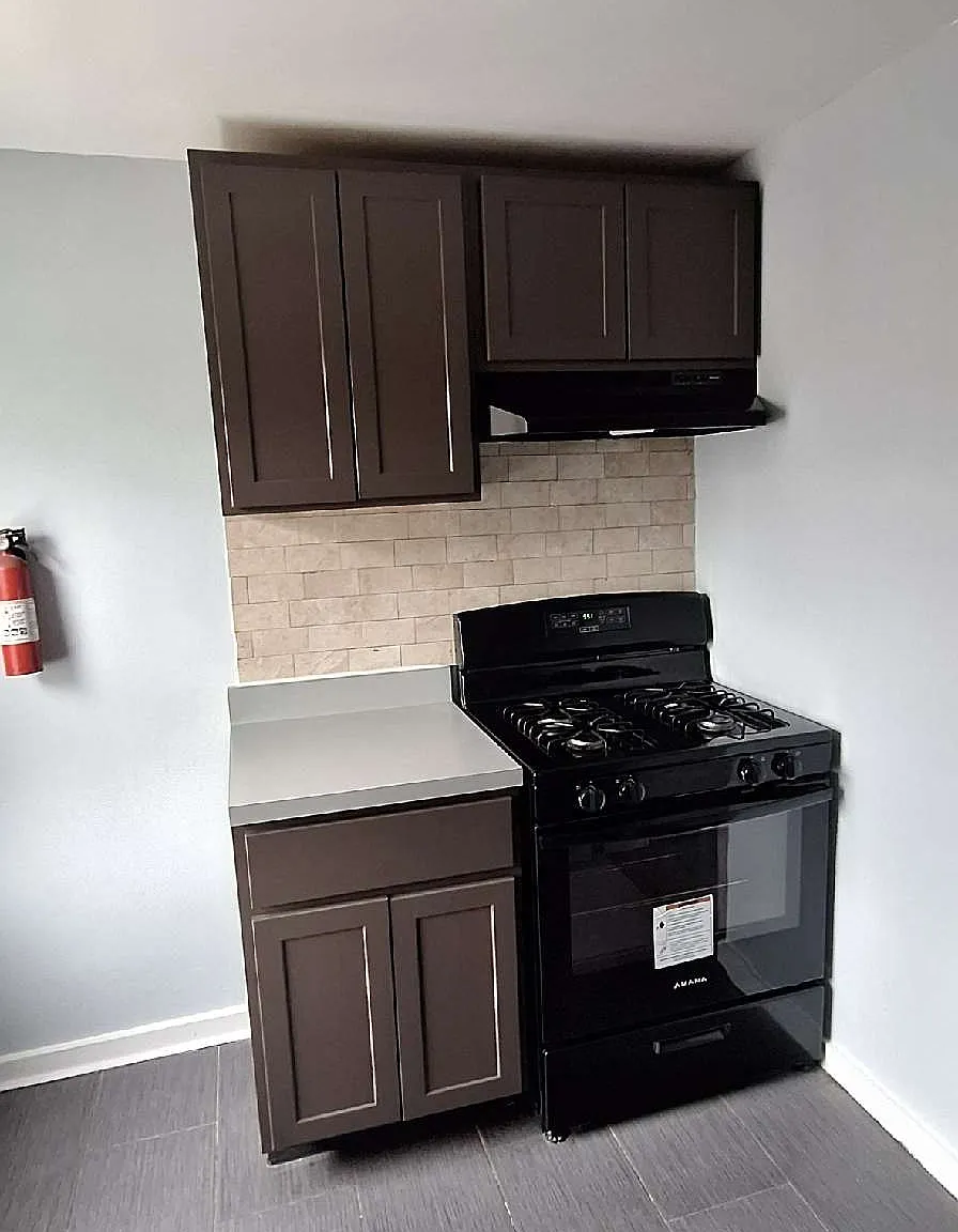Maryland Court Apartments — Photo 2