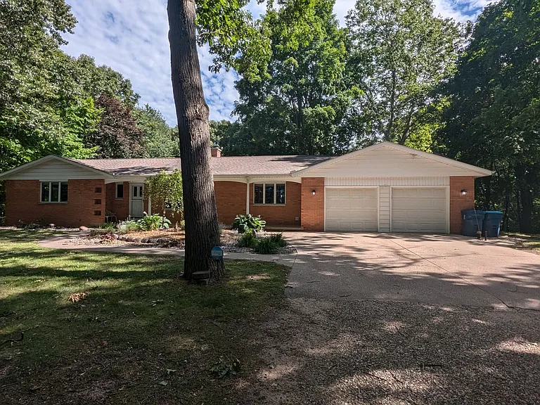 7907 W R Ave — Photo 2