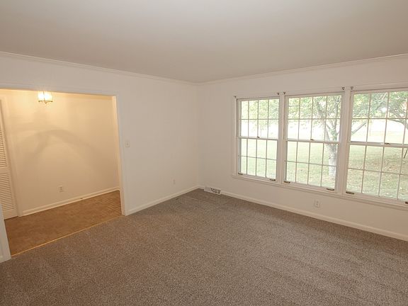 5th image of 414 Rushwood Dr