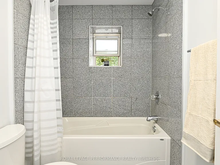 123 Pamilla St W #2 — Photo 15