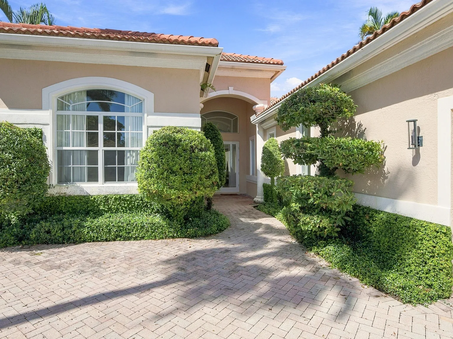 5 bed, 4.0 bath, 3394 sqft, $50,000 — Photo 3