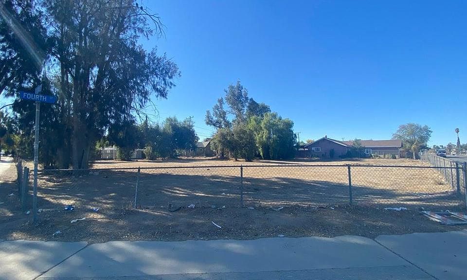 1st image of 1 4th St