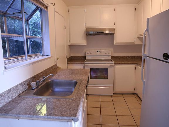 4th image of 142 Benson Ave