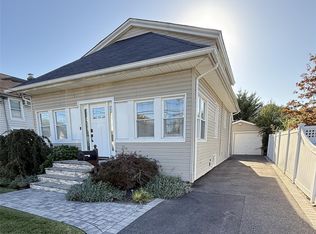18 1st Ave, East Islip, NY 11730