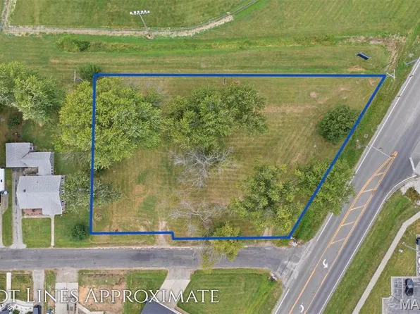 37-38 Lincoln Ln, Highland, IL 62249
