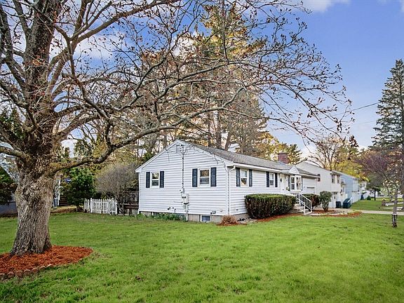 2nd image of 29 Greenleaf Cir