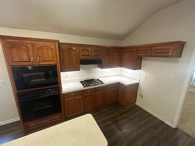748 Summerfield Dr — Photo 2