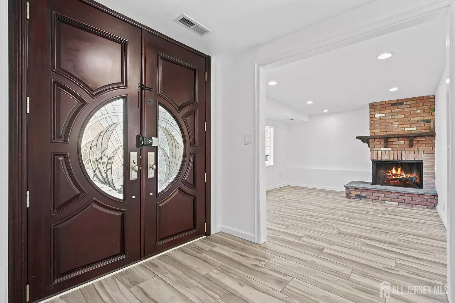 4 bed, 1.5 bath, $3,800 — Photo 4
