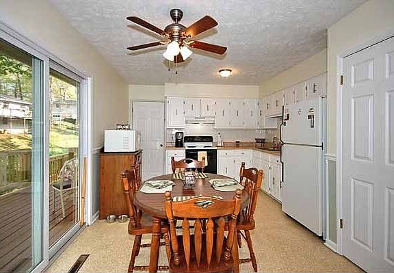 Large eat-in kitchen