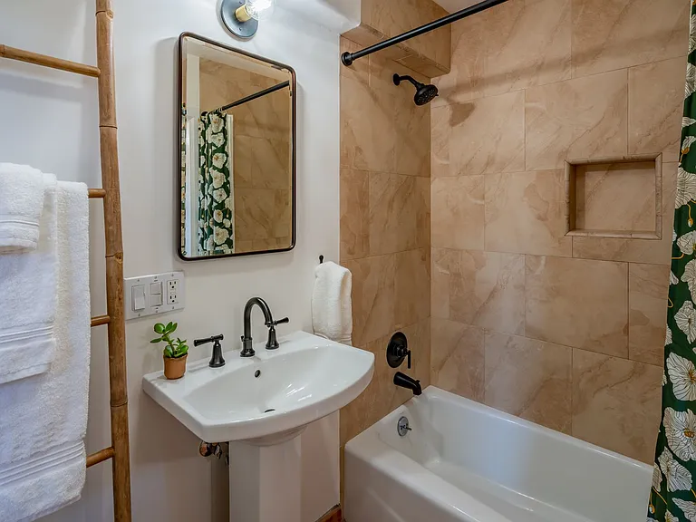1312 E Gutierrez St #B — Photo 10