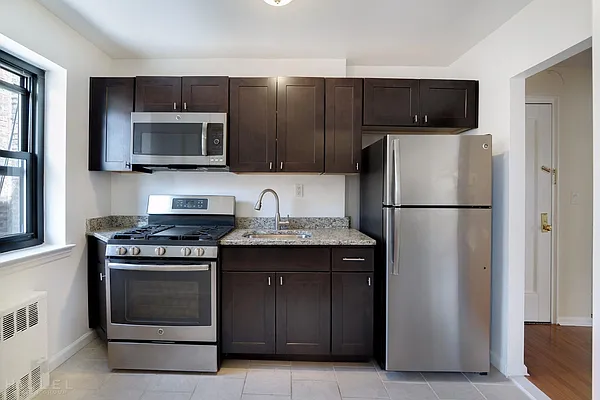 Rented by Hillel Realty Group | media 15