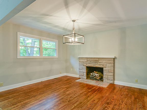 5th image of 1913 Oakwood Dr
