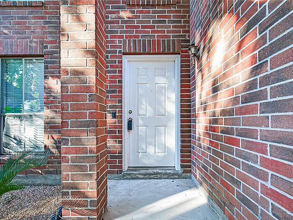 3rd image of 7410 Bahia Ln