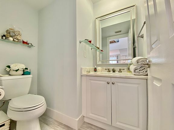 3rd image of 871 Meadowland Dr Unit 1-F