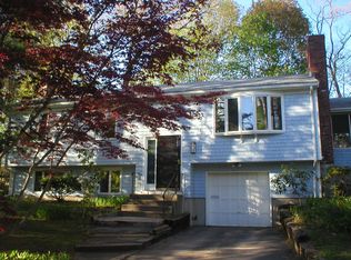 10 Blueberry Cir, Newton, MA 02462